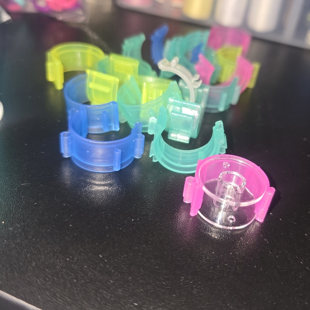 Colorful Bobbin Closure Clips - Picture 2 of 3